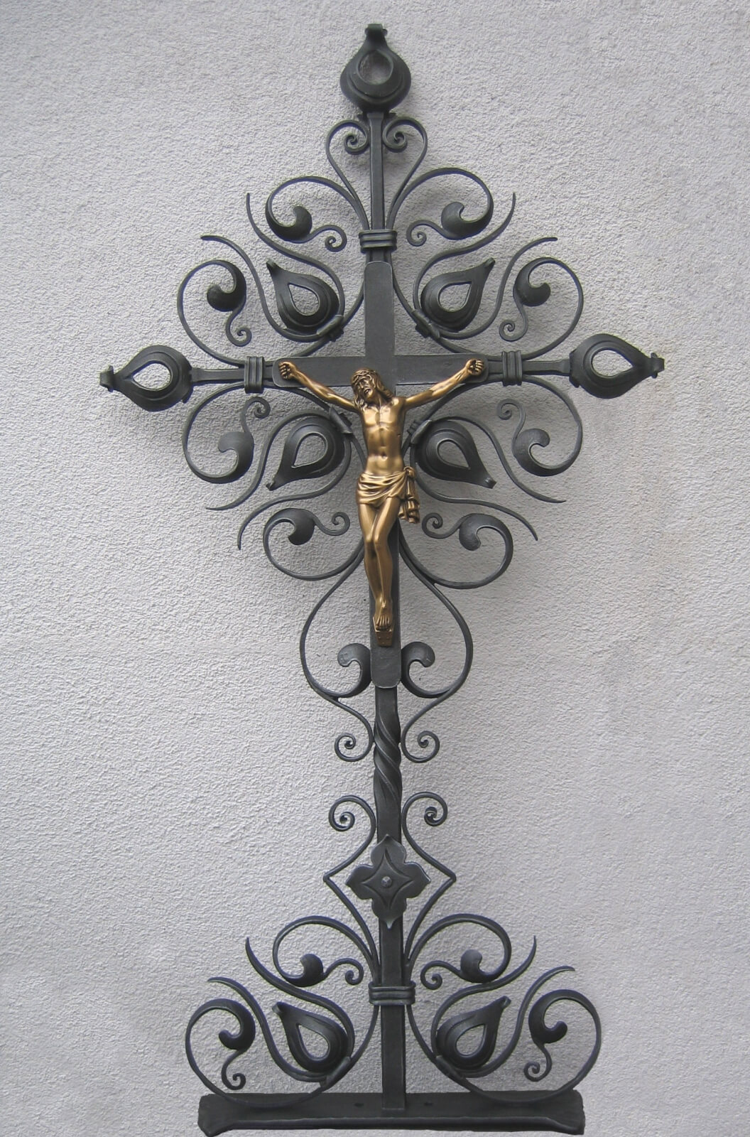 Старинный кованый крест